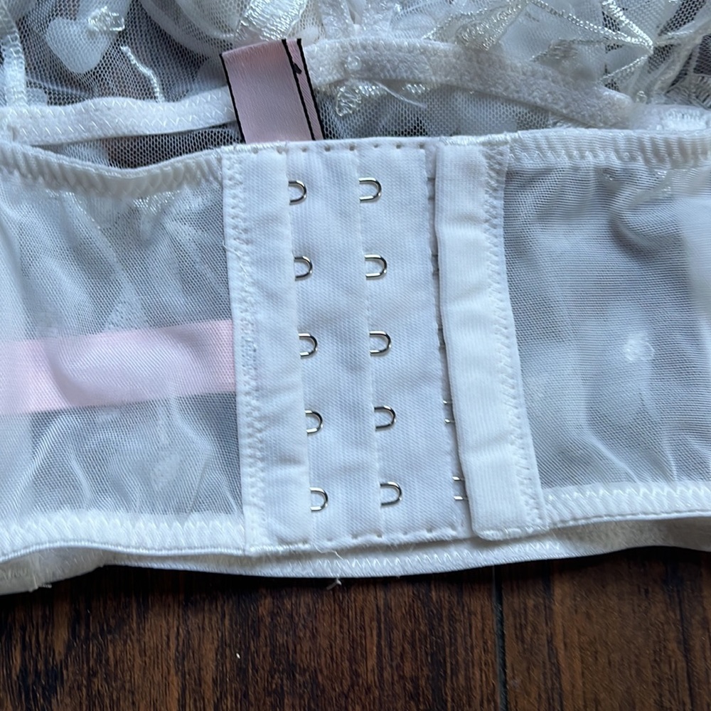 Victoria’s Secret White Sheer Floral Bra - Picture 9 of 10